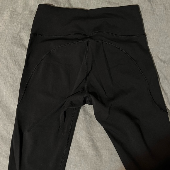 Lululemon Extra Mile Reflective Leggings (With Pocket !!!) - Picture 2 of 7